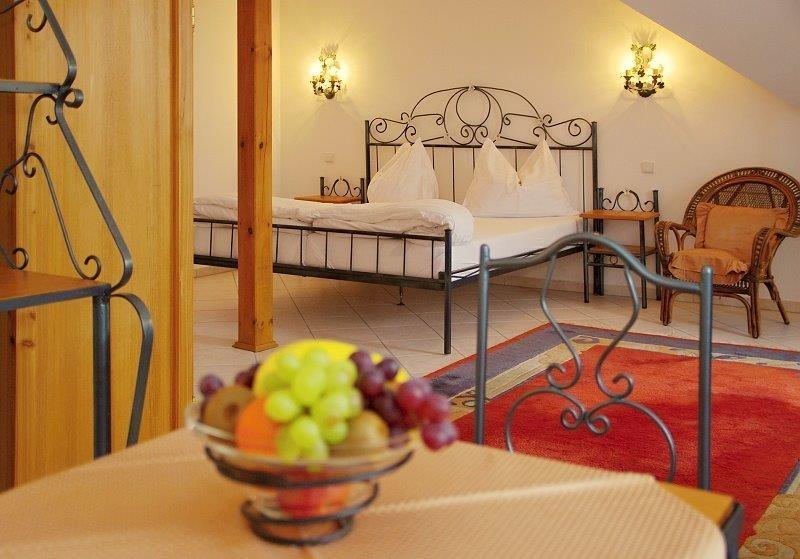 hotel-a-penzion-seeberg-frantiskovy-lazne-pokoj-superior.jpg