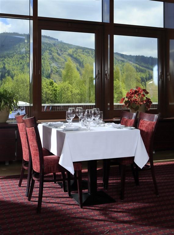 orea-resort-sklar-harrachov-stravovani.jpg