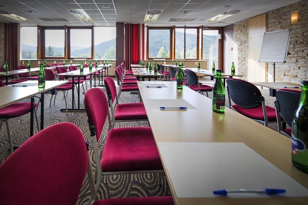 hotel-sklar-harrachov-konferencni-sal-2.jpg