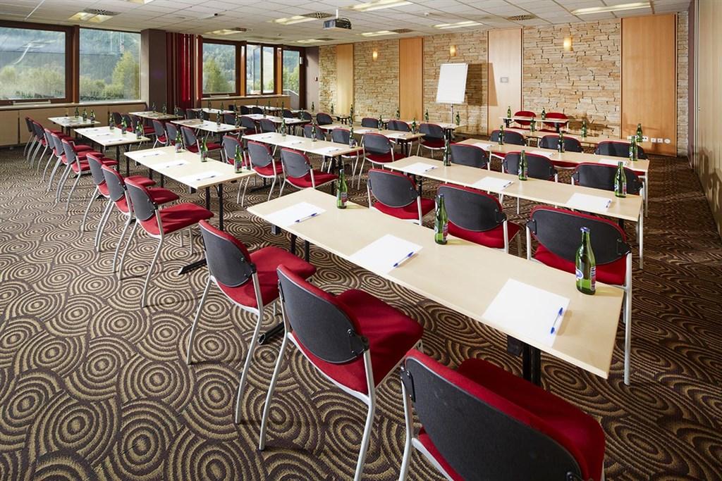 hotel-sklar-harrachov-konferencni-sal.jpg