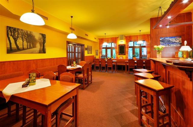 hotel-stara-posta-bela-pod-pradedem-restaurace.jpg