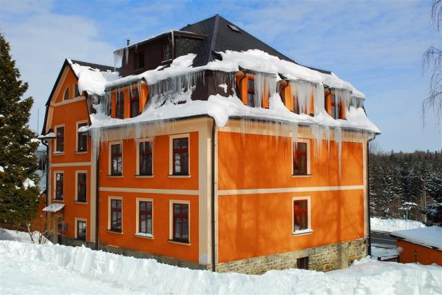 hotel-stara-posta-bela-pod-pradedem-pohled.jpg
