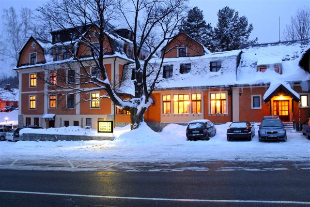 hotel-stara-posta-bela-pod-pradedem-pohled-na-hotel.jpg