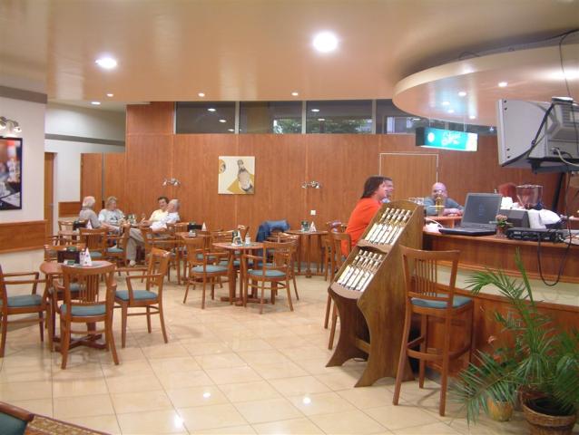 hotel-apartman-buk-bk03-bar-s-posezenim2.jpg