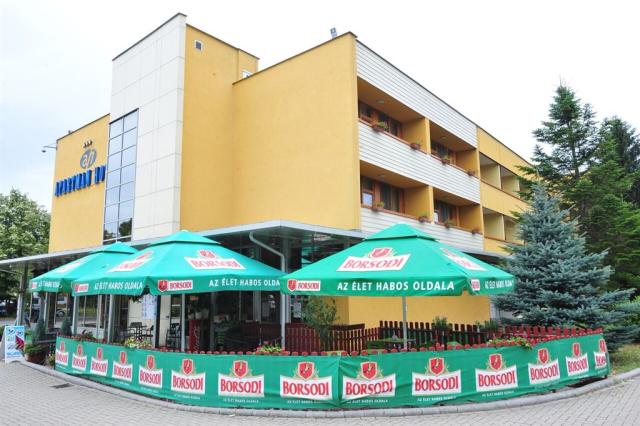 hotel-apartman-buk-bk03-pohled-na-hotel5.jpg