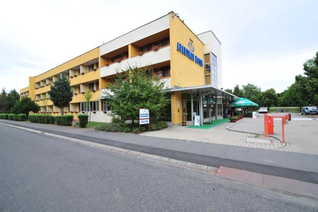 hotel-apartman-buk-bk03-pohled-na-hotel4.jpg