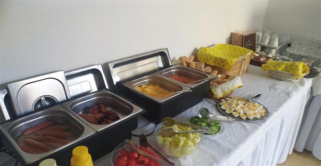 penzion-bacchus-madarsko-eger-restaurace-snidane.jpg