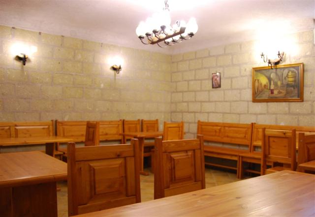 penzion-bacchus-madarsko-eger-sklep-vinarna.jpg
