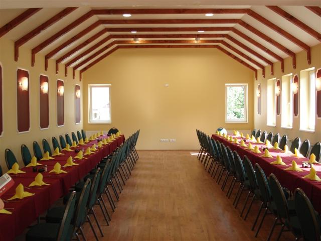 penzion-bacchus-madarsko-eger-konferencni-mistnost.jpg