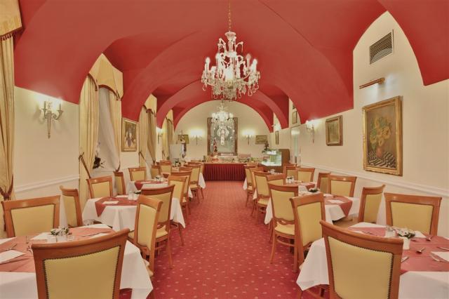 Spa-Hotel-Belvedere-Marianske-Lazne-Cesko-restaurace (4).jpg