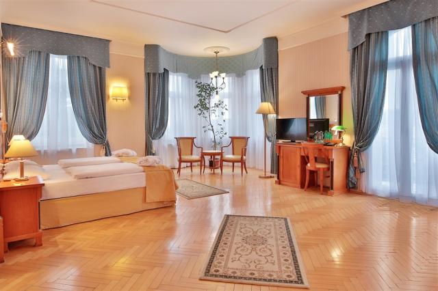 Spa-Hotel-Belvedere-Marianske-Lazne-Cesko-pokoj-dvouluzkovy-del