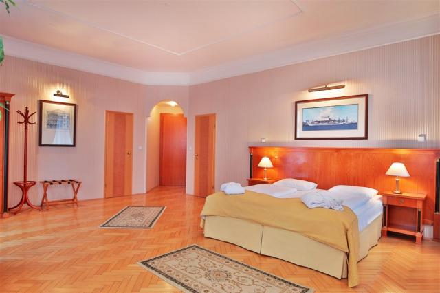 Spa-Hotel-Belvedere-Marianske-Lazne-Cesko-pokoj-dvouluzkovy-del