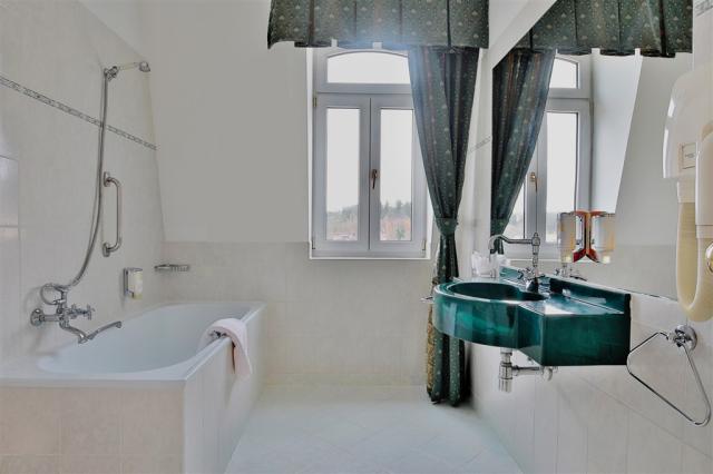 Spa-Hotel-Belvedere-Marianske-Lazne-Cesko-pokoj-dvouluzkovy-del