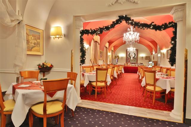 Spa-Hotel-Belvedere-Marianske-Lazne-Cesko-restaurace (3).jpg