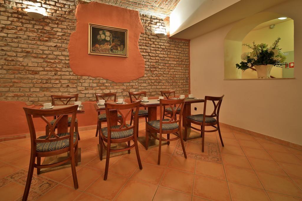hotel-carlton-praha-cesko-praha-snidane-2.jpg