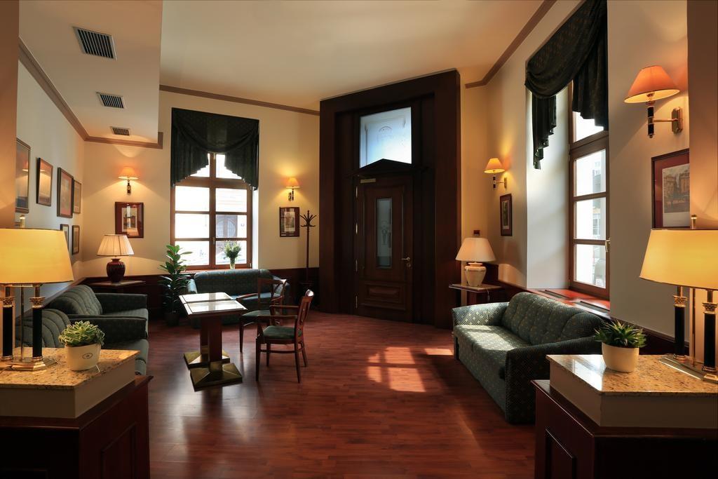 hotel-carlton-praha-cesko-praha-recepce-2.jpg