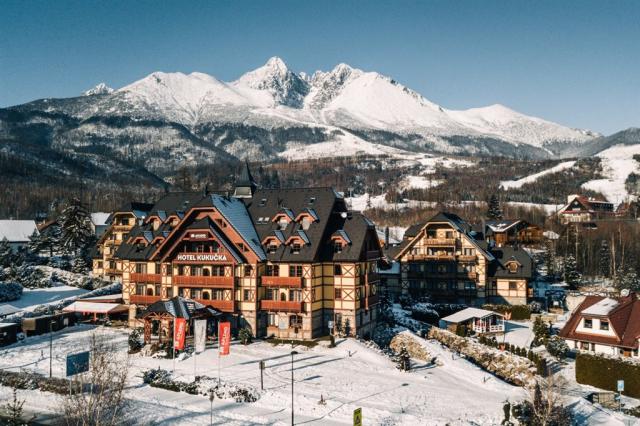 hotel-kukucka-slovensko-tatranska-lomnica-pohled-na-hotel-v-zim