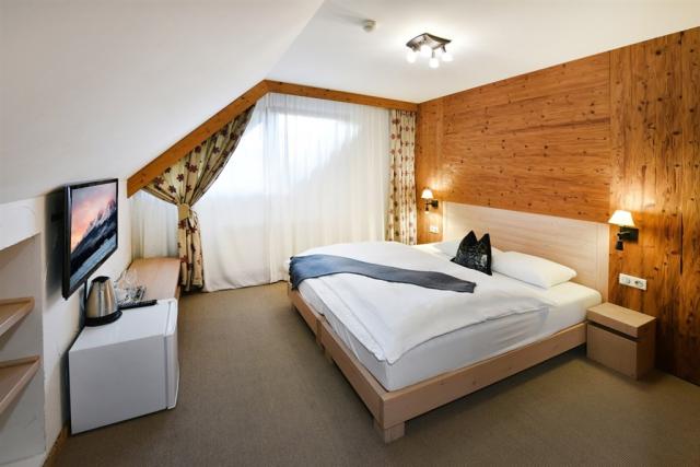 hotel-kukucka-slovensko-tatranska-lomnica-pokoj-lux (2).jpg