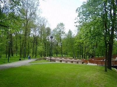 Zámecký park s přírodním hledištěm.jpg