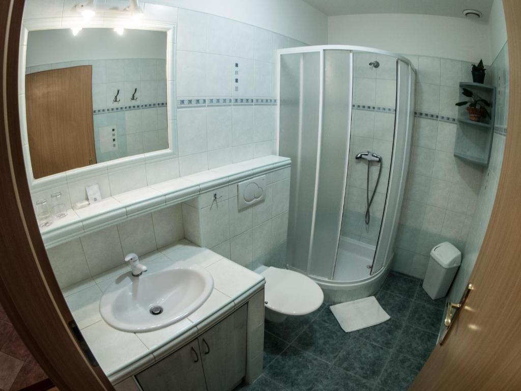 hotel-holzbecher-ceska-republika-ceska-skalice-koupelna1.jpg