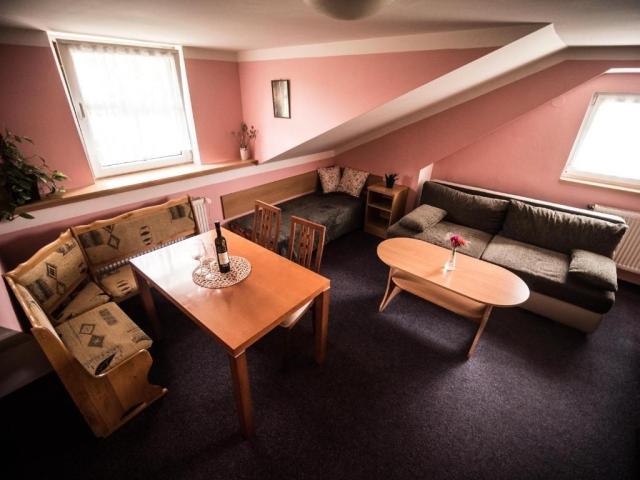 hotel-holzbecher-ceska-republika-ceska-skalice-apartman-obyvaci
