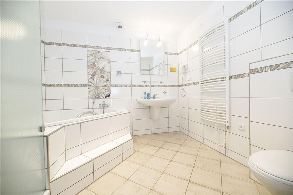hotel-jesenice-ceska-republika-jesenice-apartman-koupelna.jpg
