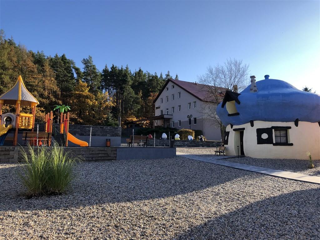 hotel-jesenice-ceska-republika-jesenice-ubytovani-smouli-houbic