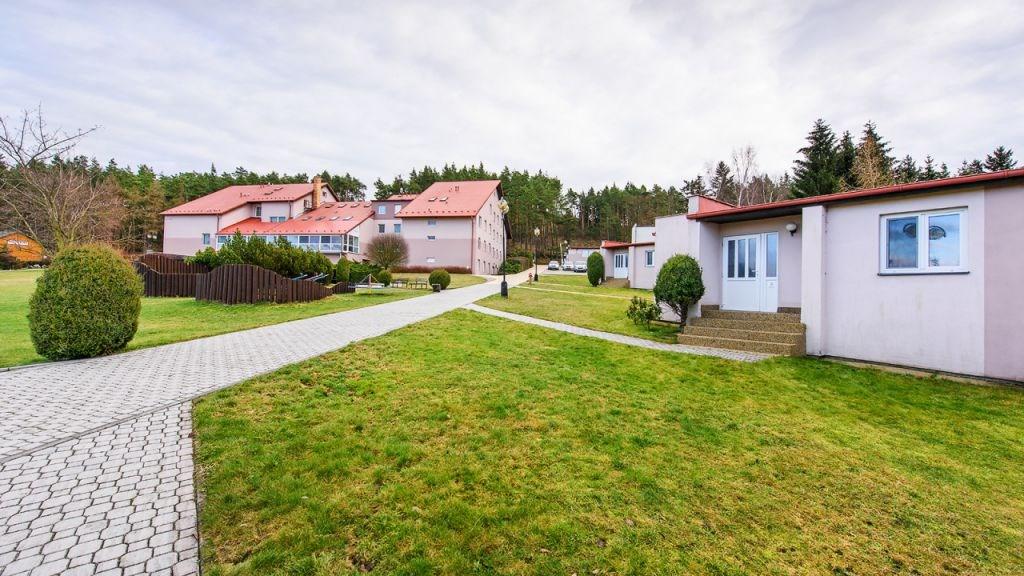 hotel-jesenice-ceska-republika-jesenice-ubytovani-venkovni-apar