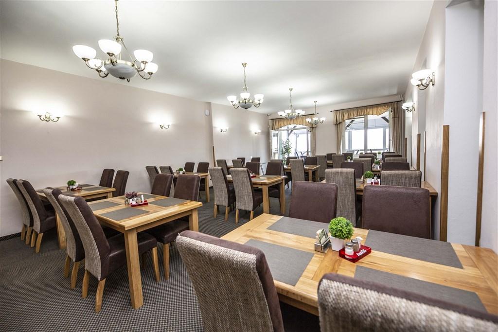 hotel-jesenice-ceska-republika-jesenice-restaurace (2).jpg