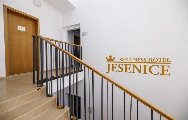 hotel-jesenice-ceska-republika-jesenice-chodba.jpg