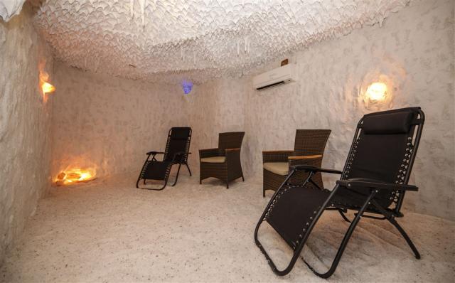 hotel-jesenice-ceska-republika-jesenice-wellness-solna-jeskyne.