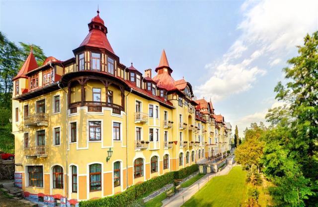 grandhotel-praha-slovensko-tatranska-lomnica-pohled-na-hotel.jp
