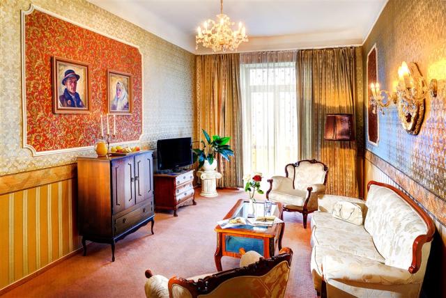 grandhotel-praha-slovensko-tatranska-lomnica-pohled-na suitu.jp