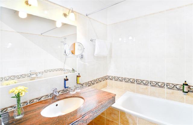 grandhotel-praha-slovensko-tatranska-lomnica-koupelna-pokoj-sta