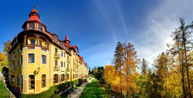grandhotel-praha-slovensko-tatranska-lomnica-okoli-hotelu.jpg