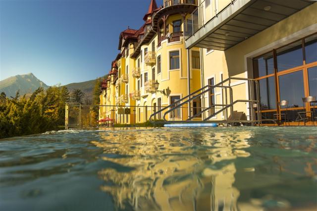 grandhotel-praha-slovensko-tatranska-lomnica-venkovni-bazen.jpg