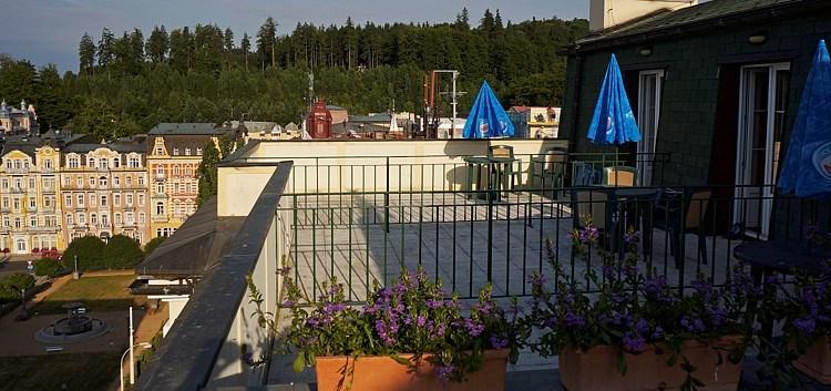 hotel-flora-cesko-marianske-lazne-terasa.jpg