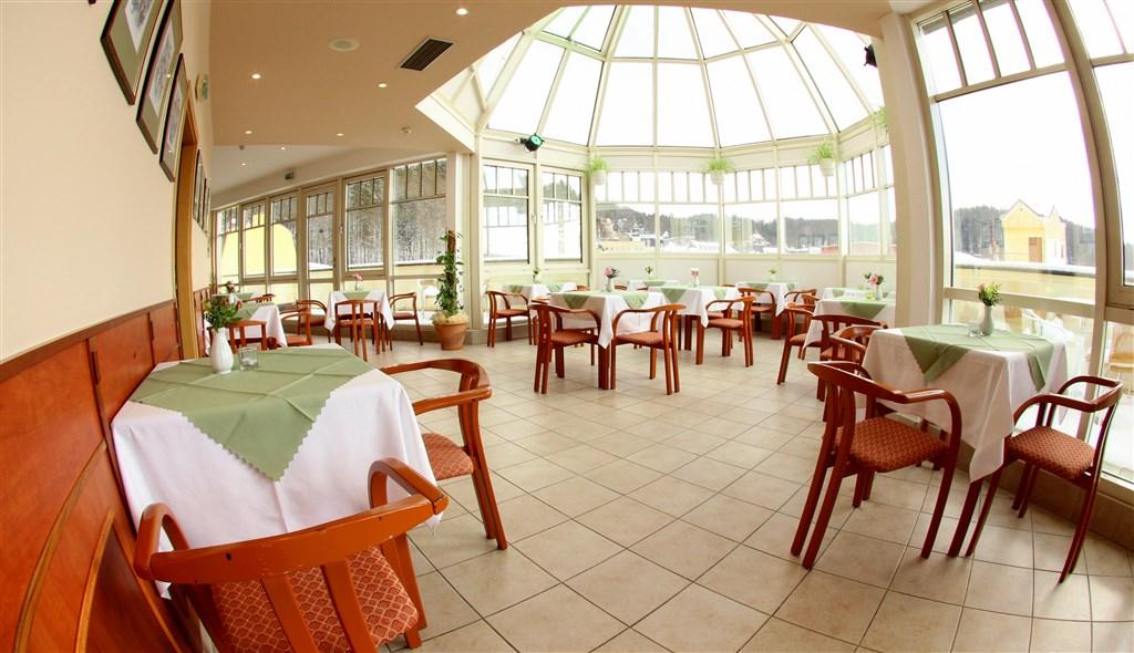 hotel-flora-cesko-marianske-lazne-kavarna-cafe-panorama.jpg