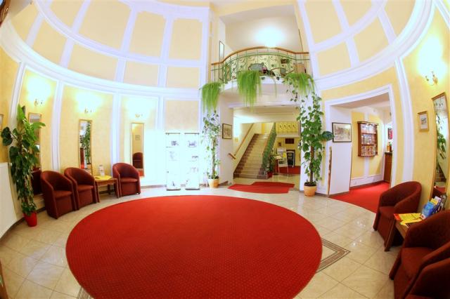 hotel-flora-cesko-marianske-lazne-lobby.jpg
