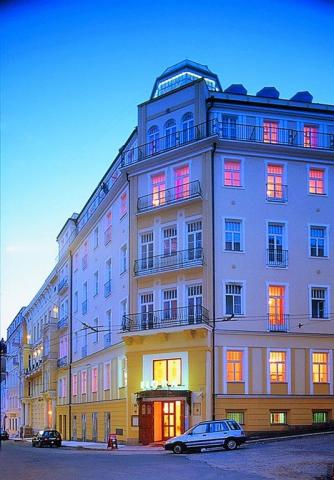 hotel-flora-cesko-marianske-lazne-celkovy-pohled-na-hotel-vecer