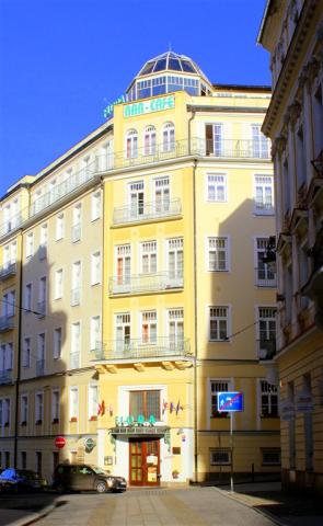 hotel-flora-cesko-marianske-lazne-pohled-na-hotel.jpg