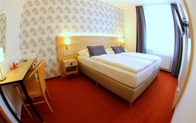 hotel-flora-cesko-marianske-lazne-dvouluzkovy-pokoj.jpg