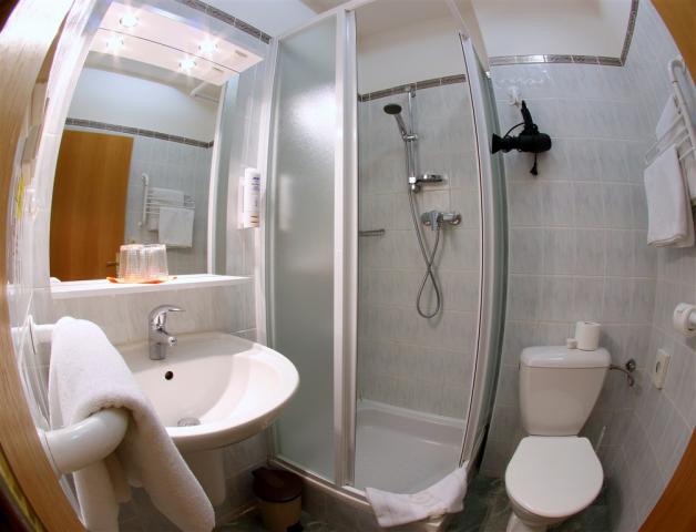 hotel-flora-cesko-marianske-lazne-koupelna.jpg
