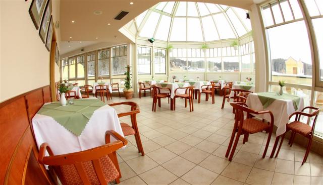 hotel-flora-cesko-marianske-lazne-kavarna-cafe-panorama.jpg