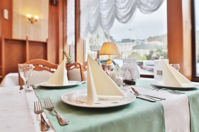 Spa-Hotel-Olympia-Karlovy-Vary-Cesko-restaurace (9).jpg