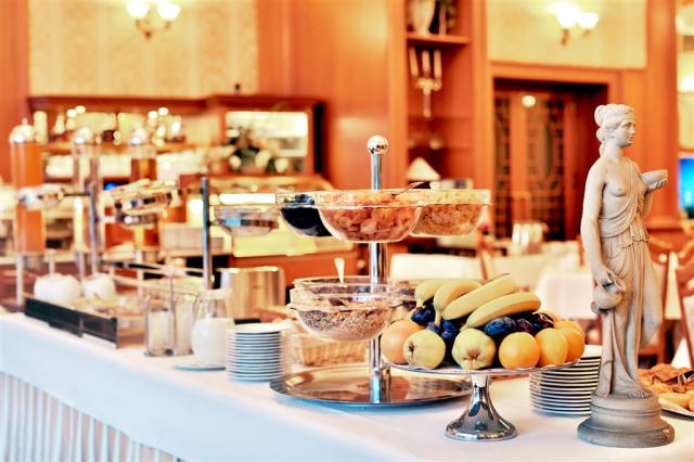 Spa-Hotel-Olympia-Karlovy-Vary-Cesko-restaurace (4).jpg