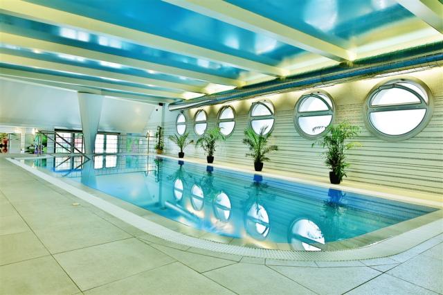 Spa-Hotel-Olympia-Karlovy-Vary-Cesko-bazén (2).jpg