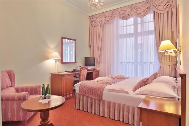 Spa-Hotel-Olympia-Karlovy-Vary-Cesko-pokoj-superior (5).jpg