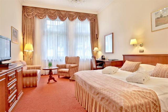 Spa-Hotel-Olympia-Karlovy-Vary-Cesko-pokoj-superior (4).jpg