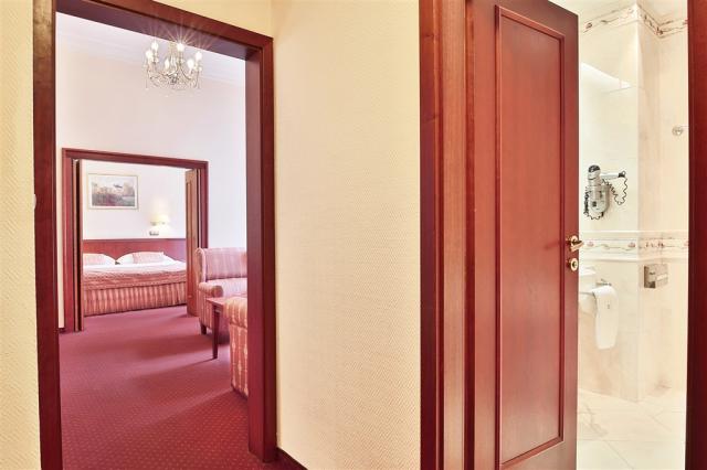 Spa-Hotel-Olympia-Karlovy-Vary-Cesko-apartman (5).jpg